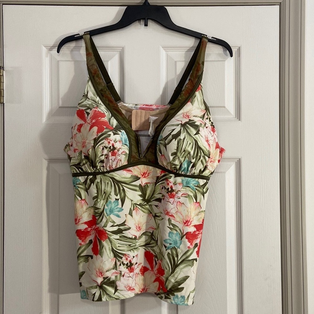 Lane Bryant bathing suit top little spot is on inside of bra hook got caught